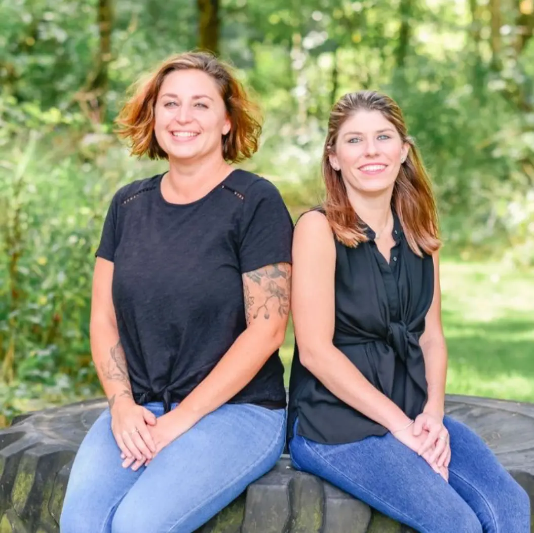 A picture of Teresa and Sara, co-founders of Next October Holistic